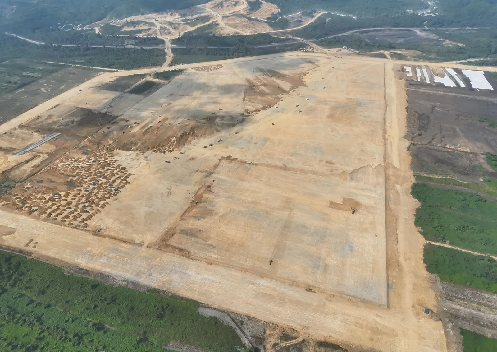 Tampak udara lahan proyek BEC yang sedang disiapkan di Bengalon, Kutai Timur, 27 September 2026